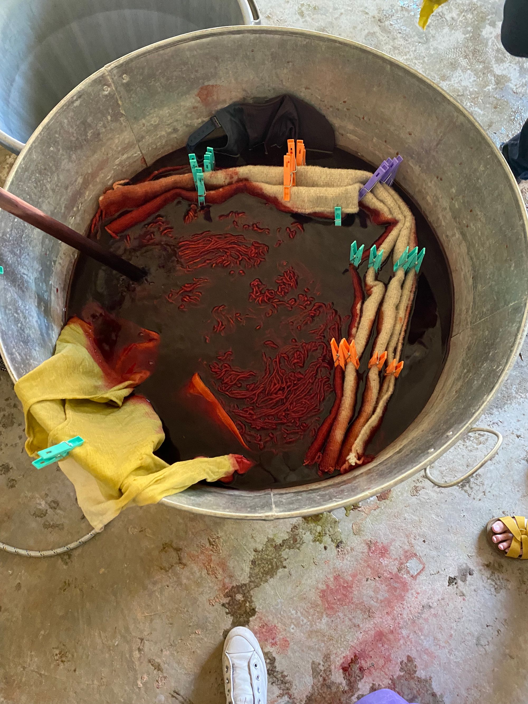 NATURAL DYES AND WEAVING WITH THE THREAD CARAVAN